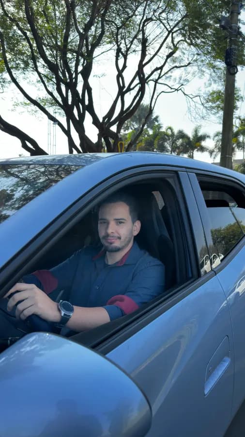 Foto de Edson Jr., sócio-fundador e motorista da Goovia
